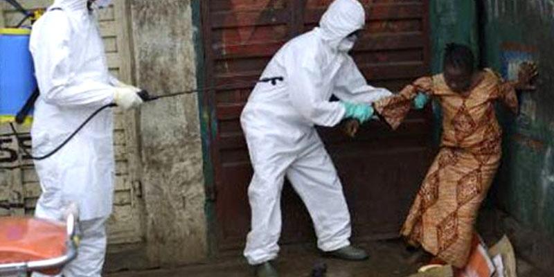 Une femme infectée est récupérée par les agents de riposte contre Ebola au Nord -Kivu / DR 