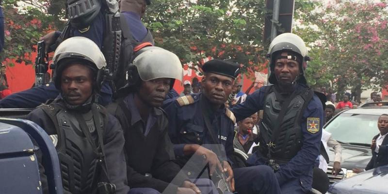 Les Policiers lors d'une ronde à Kinshasa