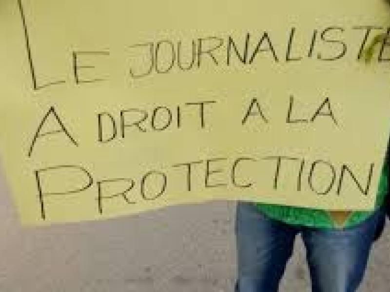 Une fiche pour protester contre les crimes à l'égard des journalistes