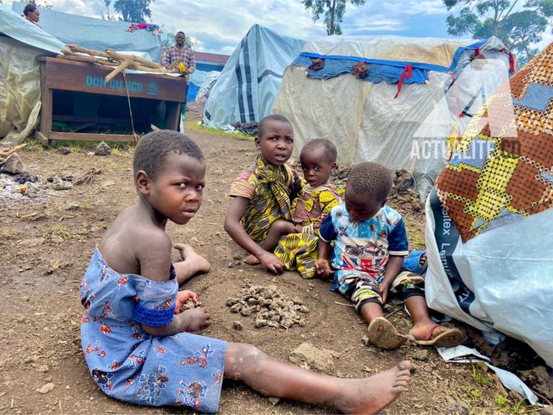 Les enfants parmi les déplacés regroupés sur un site temporaire en RDC. Photo d’illustration/ACTUALITE.CD